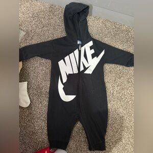 Nike Kids Black and White Hooded Footie